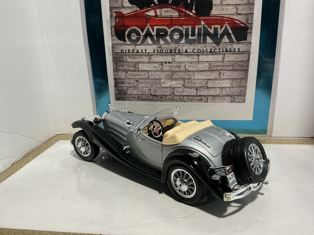 1:18 BURAGO ITALY 1936 MERCEDES  500K BLACK/SILVER ON TAN image