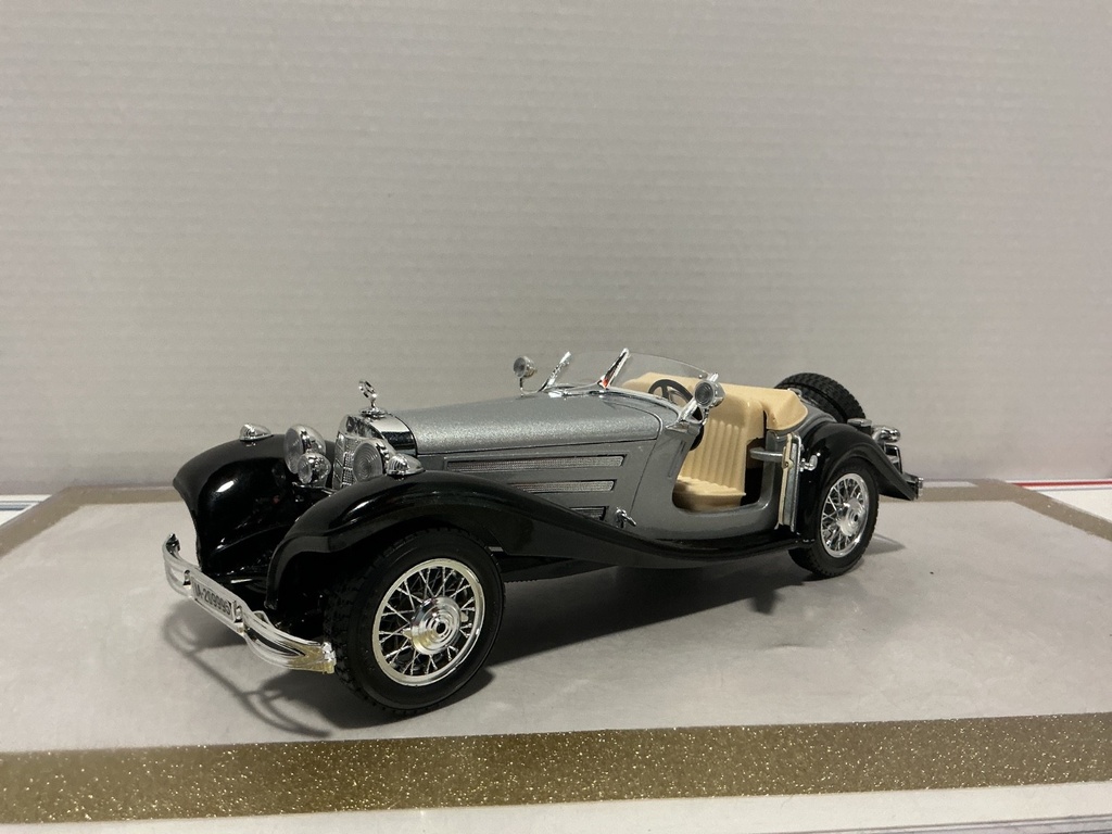 1:18 BURAGO ITALY 1936 MERCEDES  500K BLACK/SILVER ON TAN image