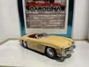 1:18 BURAGO  ITALY MERCEDES 300 SL TAN ON BURGUNDY image