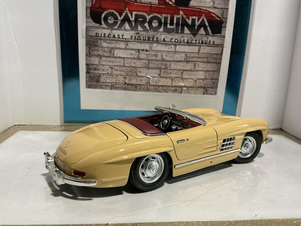 1:18 BURAGO  ITALY MERCEDES 300 SL TAN ON BURGUNDY image
