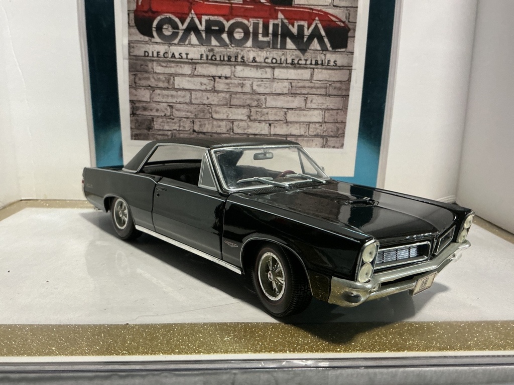 1:18 MAISTO 1965 PONTIAC GTO BLACK ON BLACK image