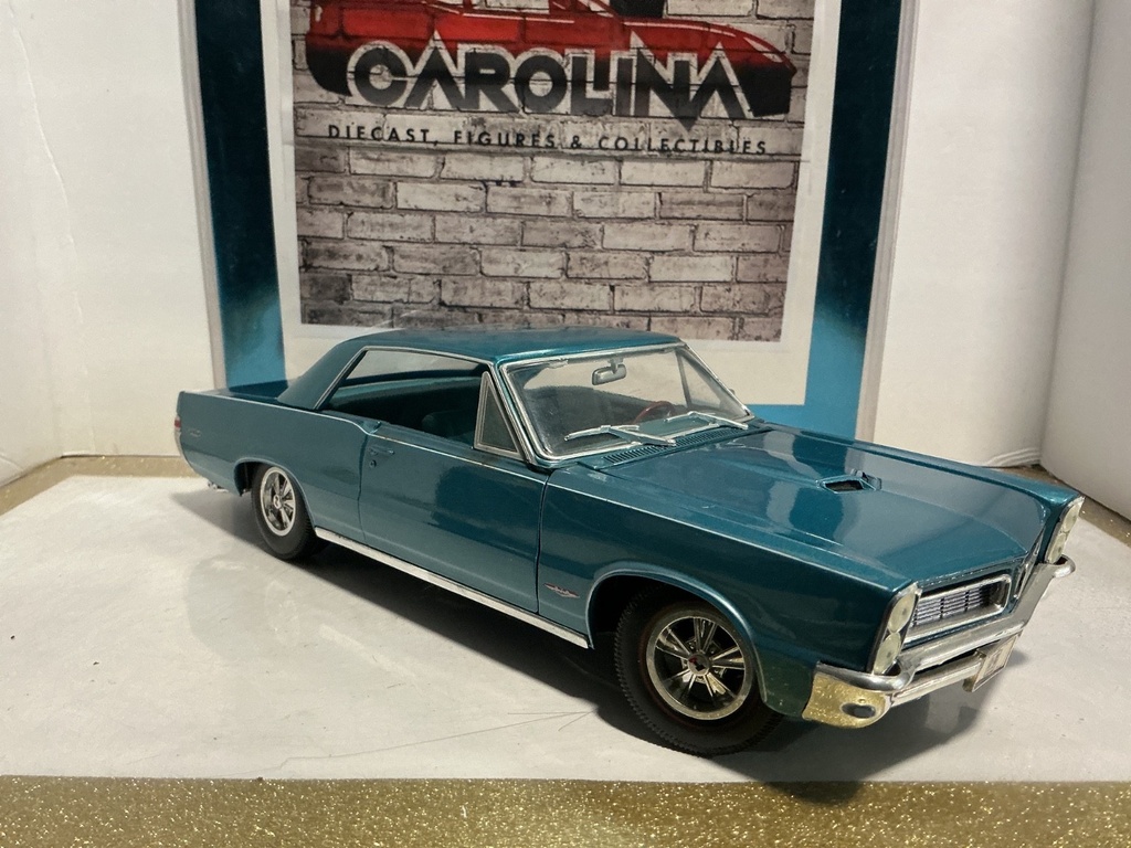 1:18 MAISTO PONTIAC 6TO BLUE ON BLUE (PAINT RUSTING) image