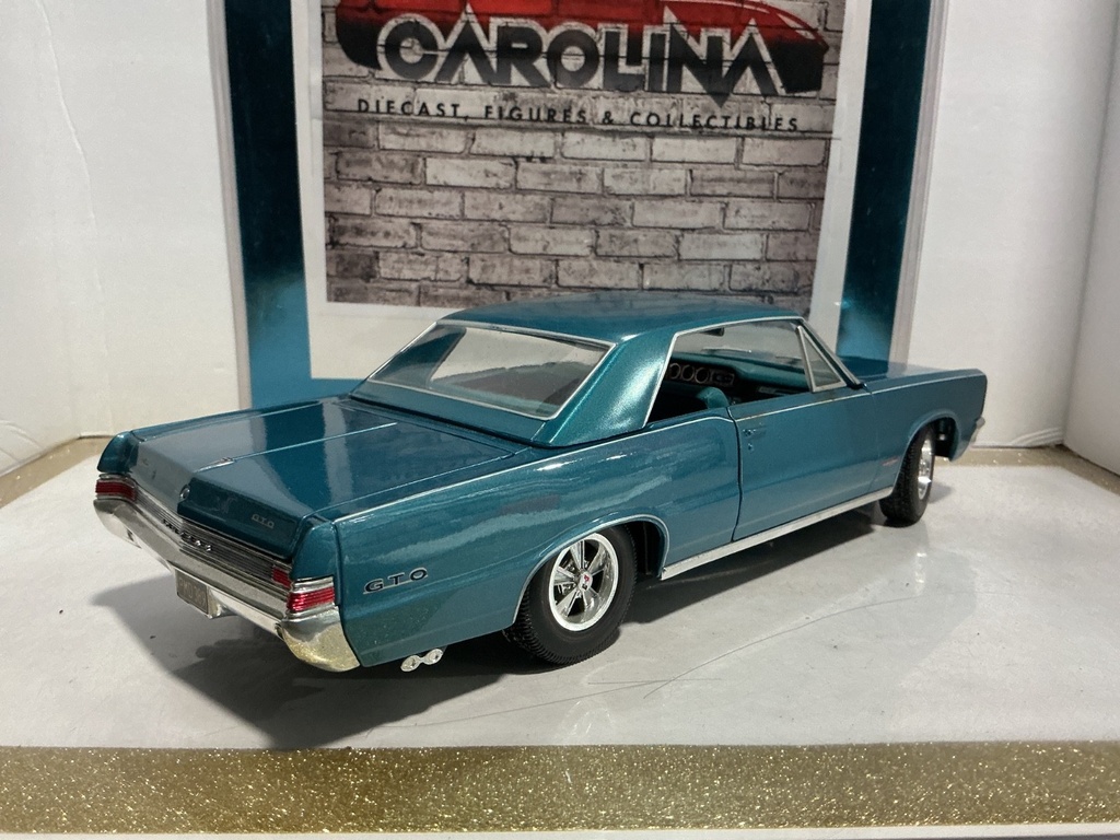 1:18 MAISTO PONTIAC 6TO BLUE ON BLUE (PAINT RUSTING) image