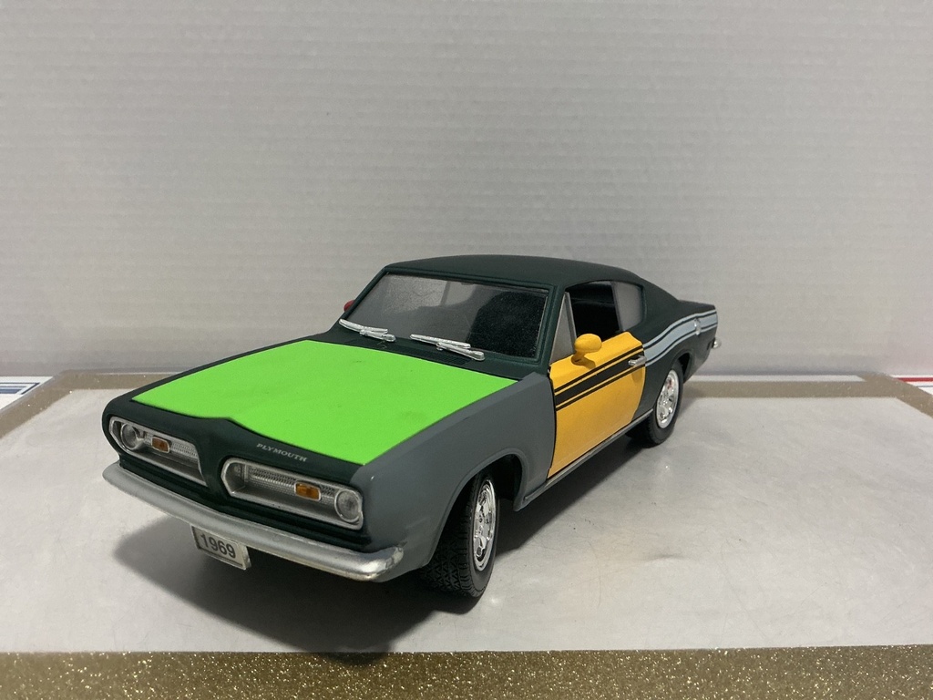 1:18 ERTL 1969 PLYMOUTH BARRACUDA BARN YARD FIND image
