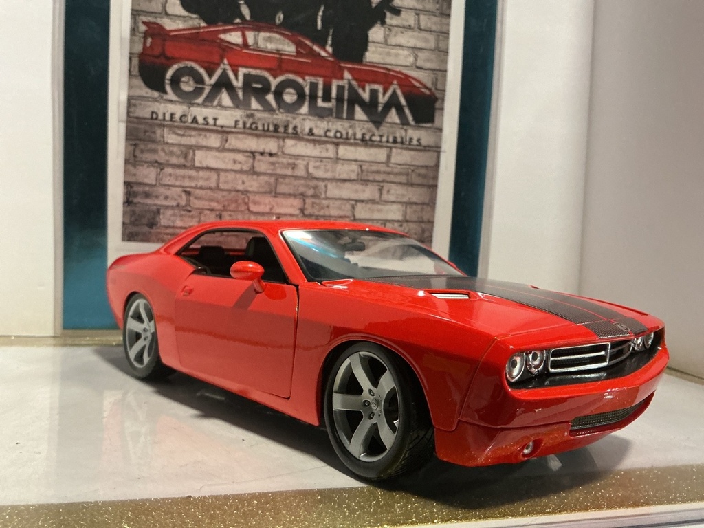 1:18 MAISTO 2006 DODGE CHALLENGER CONCEPT CAR ORANGE AND BLACK image