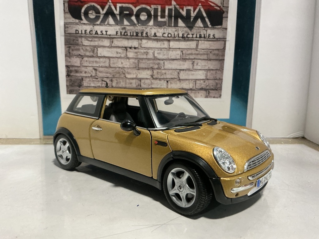 1:18 MAISTO MINI COOPER GOLD ON BLACK image