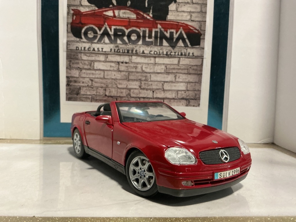 1:18 MAISTO MERCEDES BENZ SLK RED ON BLACK image