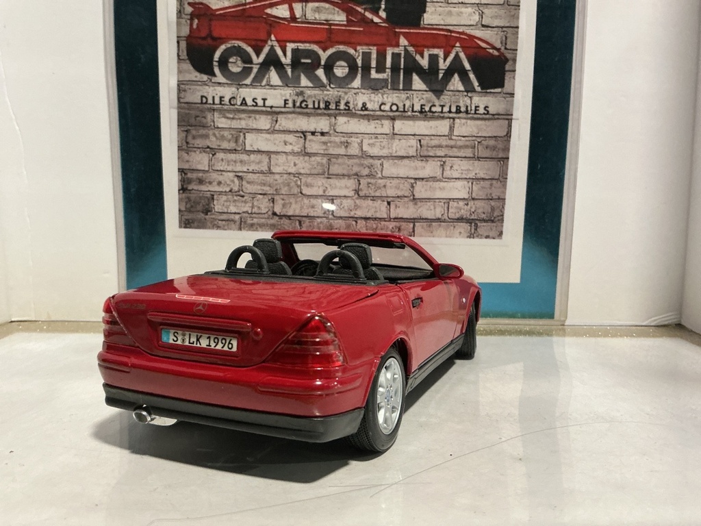 1:18 MAISTO MERCEDES BENZ SLK RED ON BLACK image