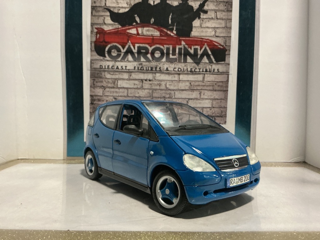 1:18 MAISTO MERCEDES BENZ A CLASS BLUE ON GREY image