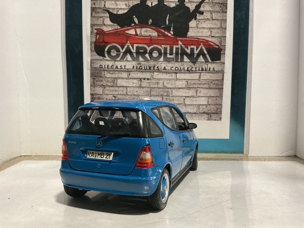1:18 MAISTO MERCEDES BENZ A CLASS BLUE ON GREY image