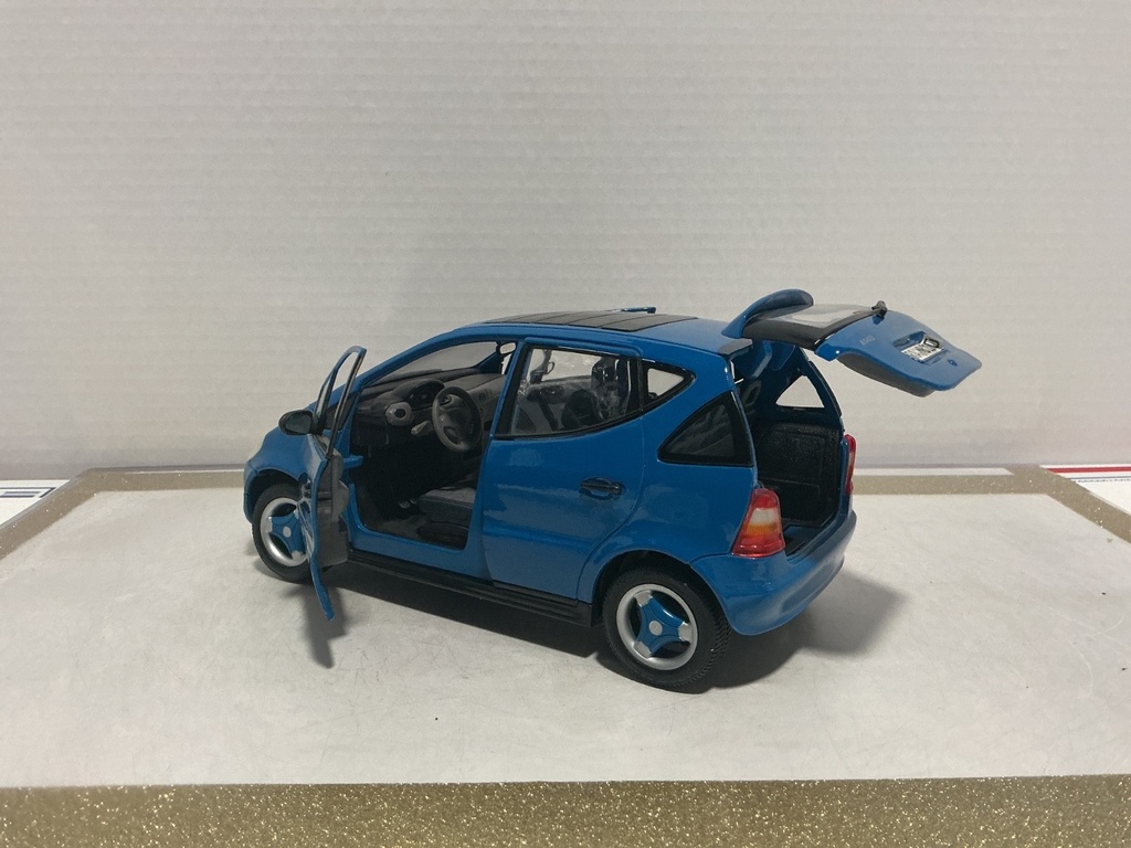 1:18 MAISTO MERCEDES BENZ A CLASS BLUE ON GREY image