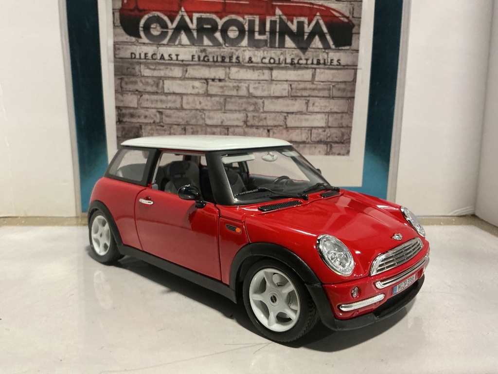 1:18 BURAGO 2001 MINI COOPER RED ON GREY image