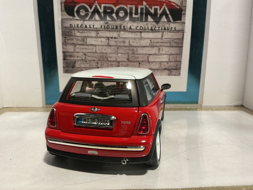 1:18 BURAGO 2001 MINI COOPER RED ON GREY image