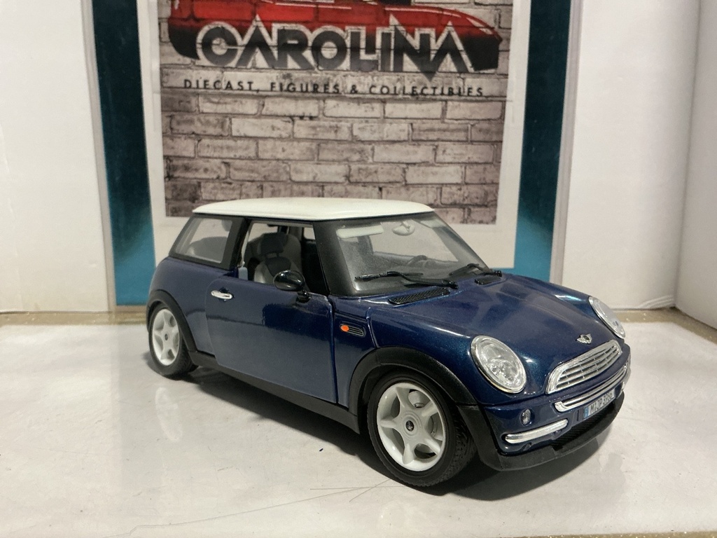 1:18 BURAGO 2001 MINI COOPER BLUE ON BLACK image