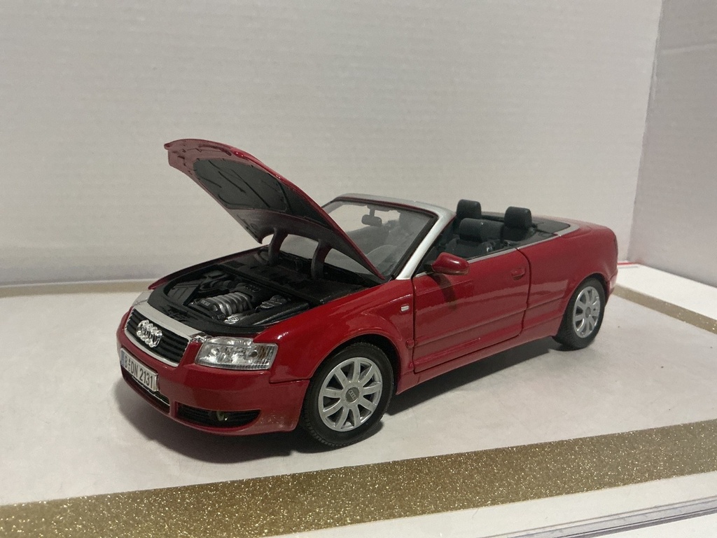 1:18 MOTOR MAX 2004 AUDI A4 CONVERTIBLE RED ON BLACK image