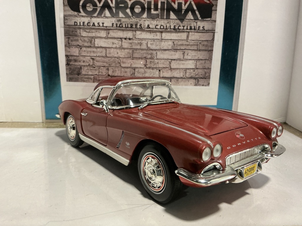 1:18 ERTL 1962 CORVETTE BONZE ON GREY image