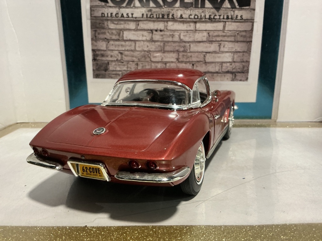 1:18 ERTL 1962 CORVETTE BONZE ON GREY image