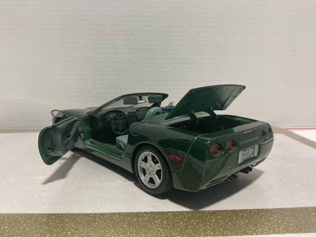 1:18 MAISTO 1998 CORVETTE DARK GREEN ON GREEN image