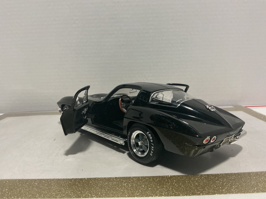1:18 ERTL CORVETTE GOOD YEAR (TIRE) BLACK ON BLACK image