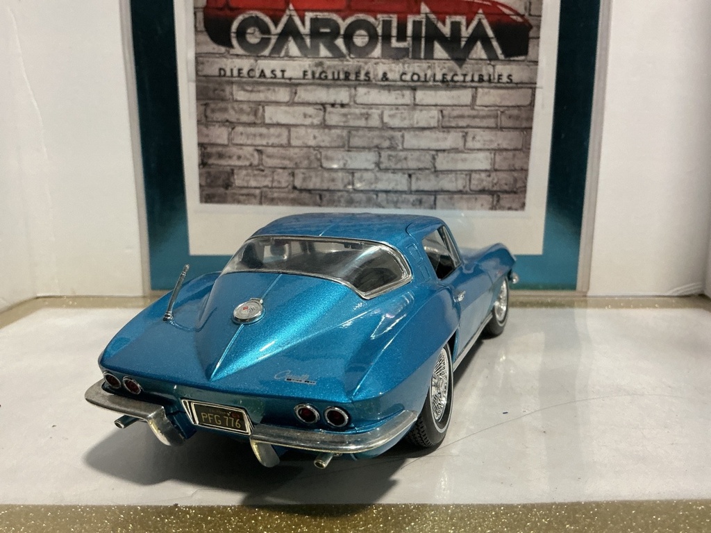 1:18 MAISTO 1965 CORVETTE BLUE ON BLACK image
