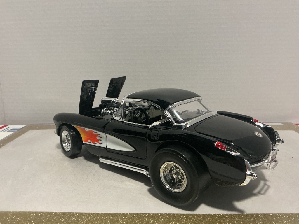 1:18 ROAD LEGENDS 1957 CORVETTE GASSER BLACK ON CREAM image