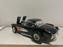 1:18 ROAD LEGENDS 1957 CORVETTE GASSER BLACK ON CREAM image