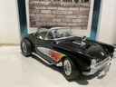 1:18 ROAD LEGENDS 1957 CORVETTE GASSER BLACK ON CREAM image