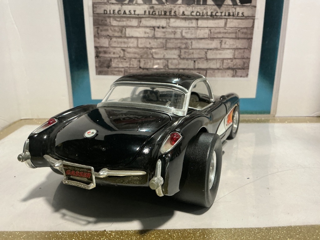 1:18 ROAD. LEGENDS 1957 CORVETTE GASSER BLACK ON WHITE image