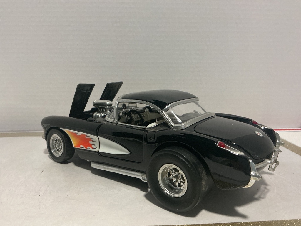 1:18 ROAD. LEGENDS 1957 CORVETTE GASSER BLACK ON WHITE image