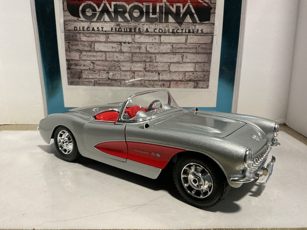 1:18 BURAGO 1957 CORVETTE SILVER ON RED image
