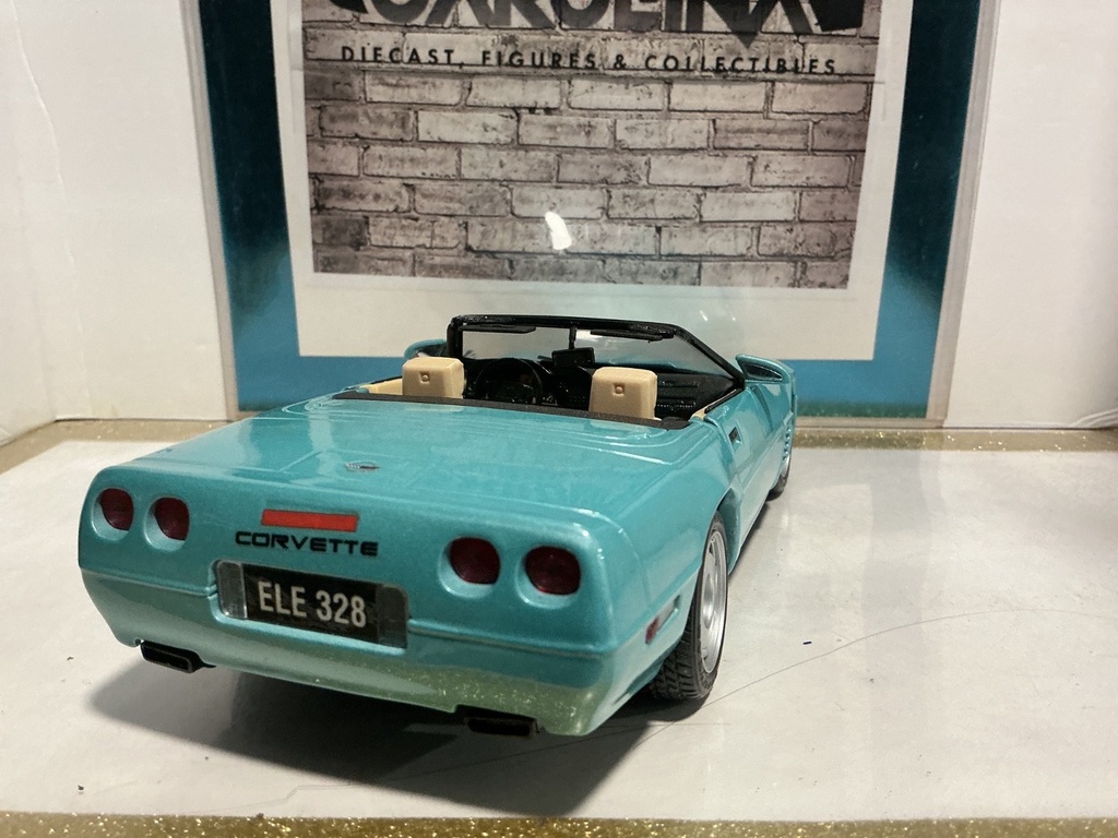 1:18 MAISTO 1992 CORVETTE BLUE ON TAN image
