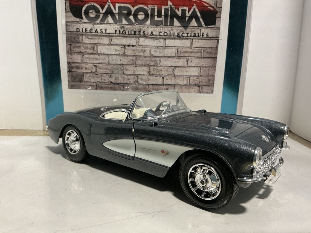 1:18 ROAD TOUGH 1957 CORVETTE SILVER ON CREAM image