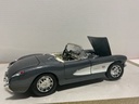 1:18 ROAD TOUGH 1957 CORVETTE SILVER ON CREAM image