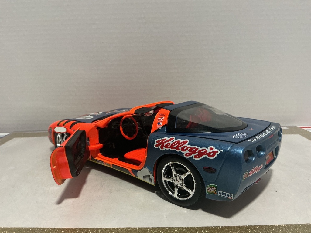 1:18 ERTZ 2003 ARVETTE TONY THE TIGER image