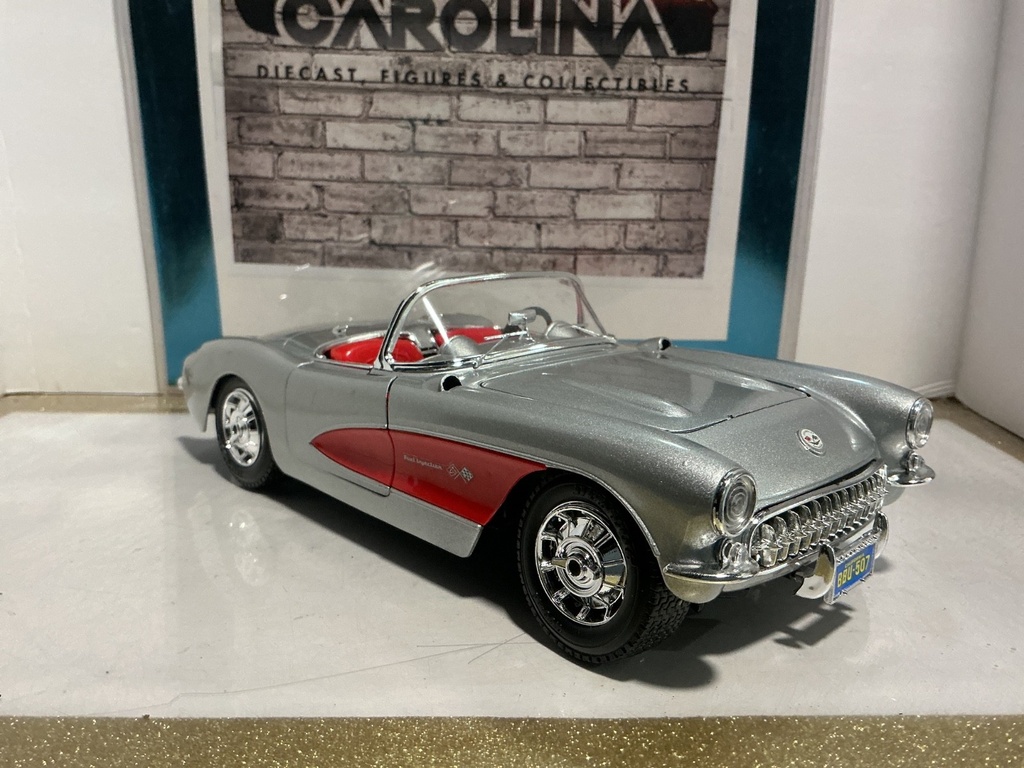 1:18 MAISTO 1957 CORVETTE SILVER ON RED image