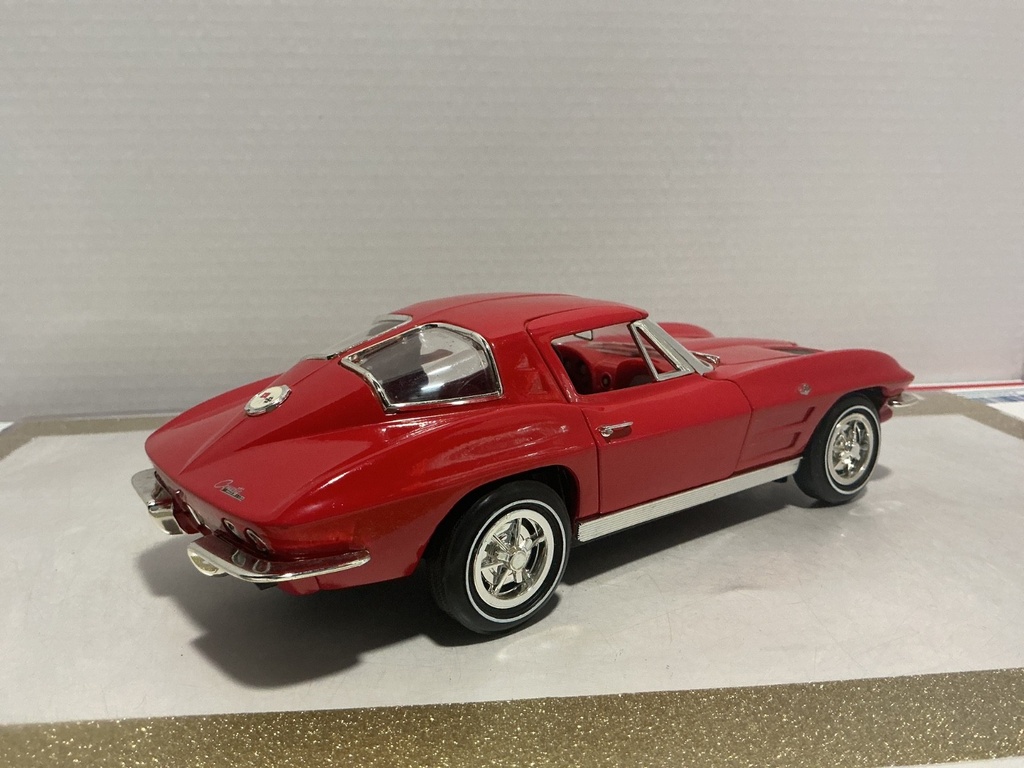 1:18 ERTZ 1967 CORVETTE RED ON RED image