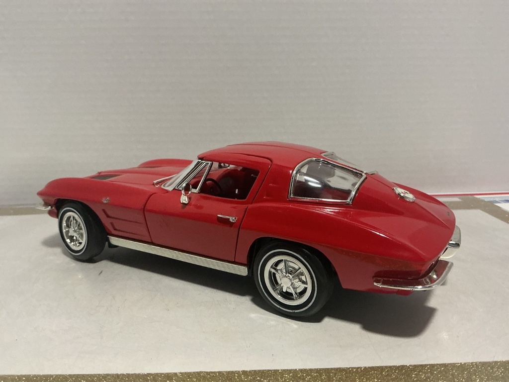 1:18 ERTZ 1967 CORVETTE RED ON RED image