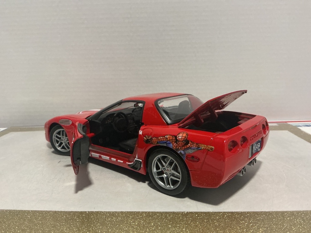 1:18 MAISTO 2001 CORVETTE MARVEL image