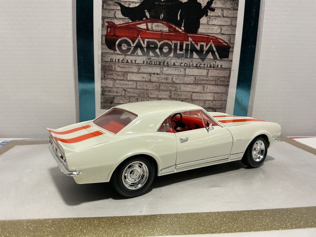 1/18: ROAD SIGNATURE 1967 Camaro  WHTE ON ORANGE *RASH ON HEAD* image