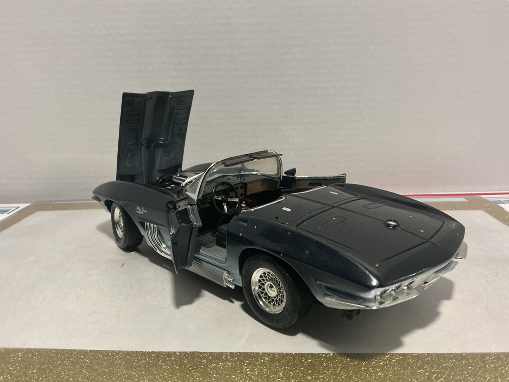 1:18 MOTORMAX - 1961 MAKO SHARK BLUE image