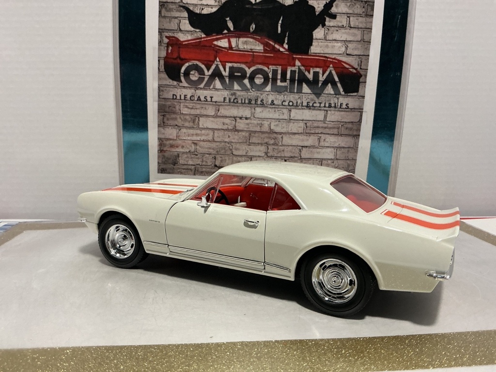 1/18: ROAD SIGNATURE 1967 Camaro  WHTE ON ORANGE *RASH ON HEAD* image