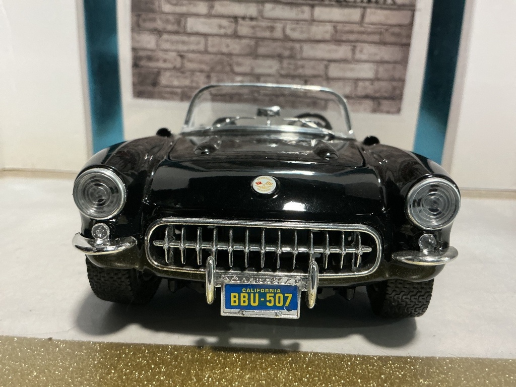 1:18 BURAGO 1957 BLACK ON SILVER [PAINT RASHING] image