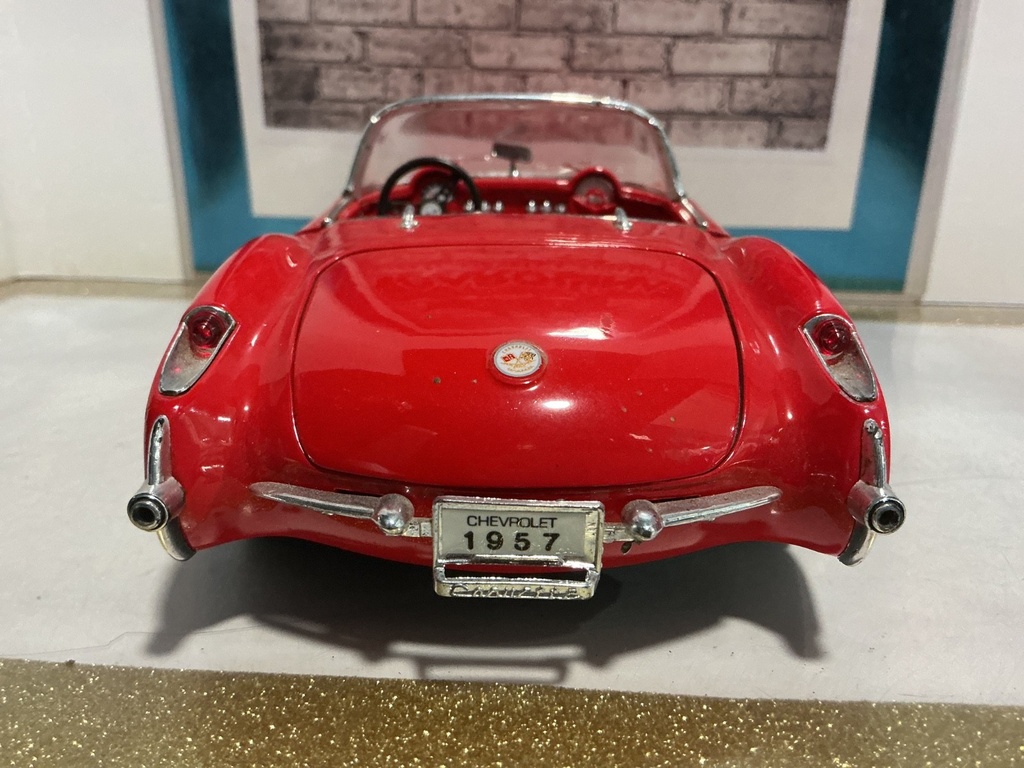1:18 BURAGO 1957 CORVETTE RED ON RED image