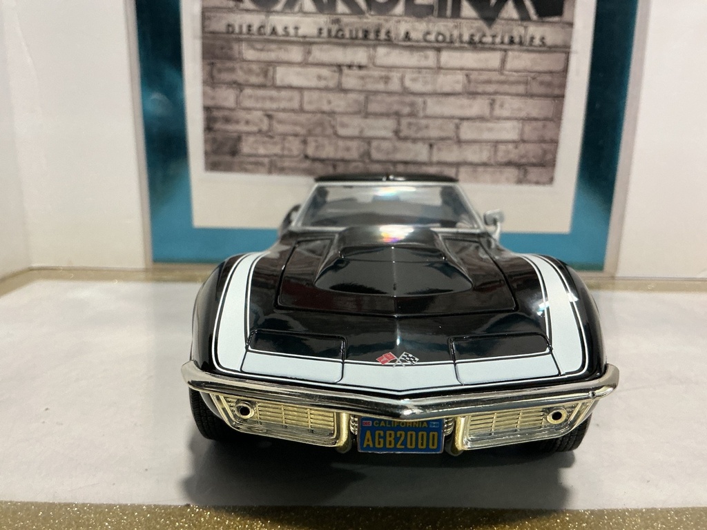 1:18 HOTWHEELS - RARE 1969 CORVETTE T-TOPS BLACK W/WHITE OUTLINES image