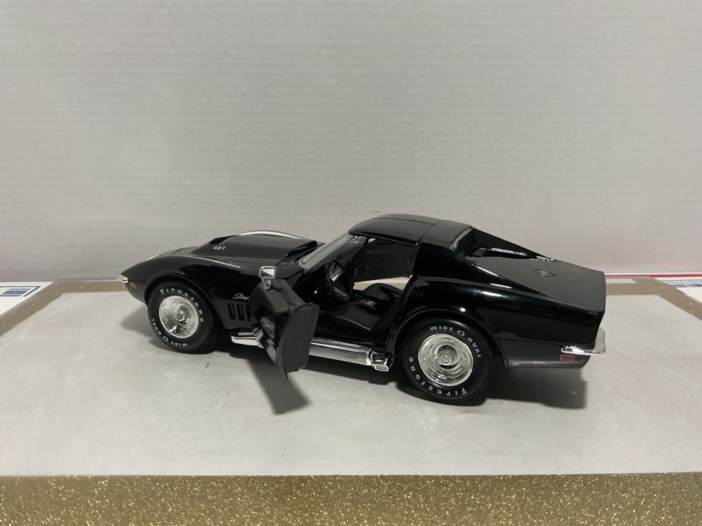 1:18 HOTWHEELS - RARE 1969 CORVETTE T-TOPS BLACK W/WHITE OUTLINES image