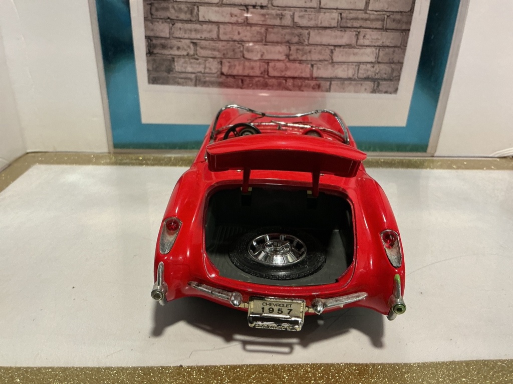 1:18 ROAD TOUGH - 1957 CORVETTE RED ON WHITE [PARTS CAR] image