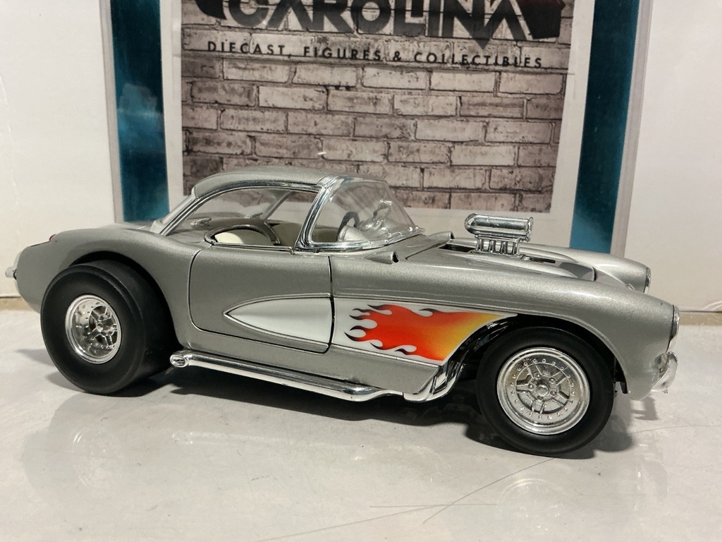 1:18 ROAD SIGNATURE - 1957 CORVETTE GASSER GRAY ON CREAM image