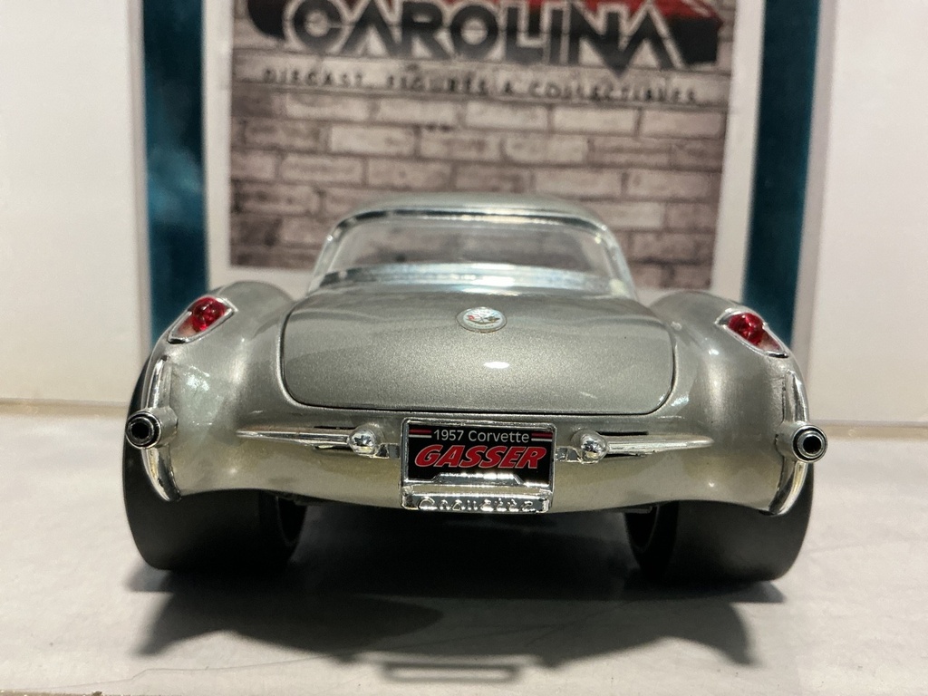 1:18 ROAD SIGNATURE - 1957 CORVETTE GASSER GRAY ON CREAM image