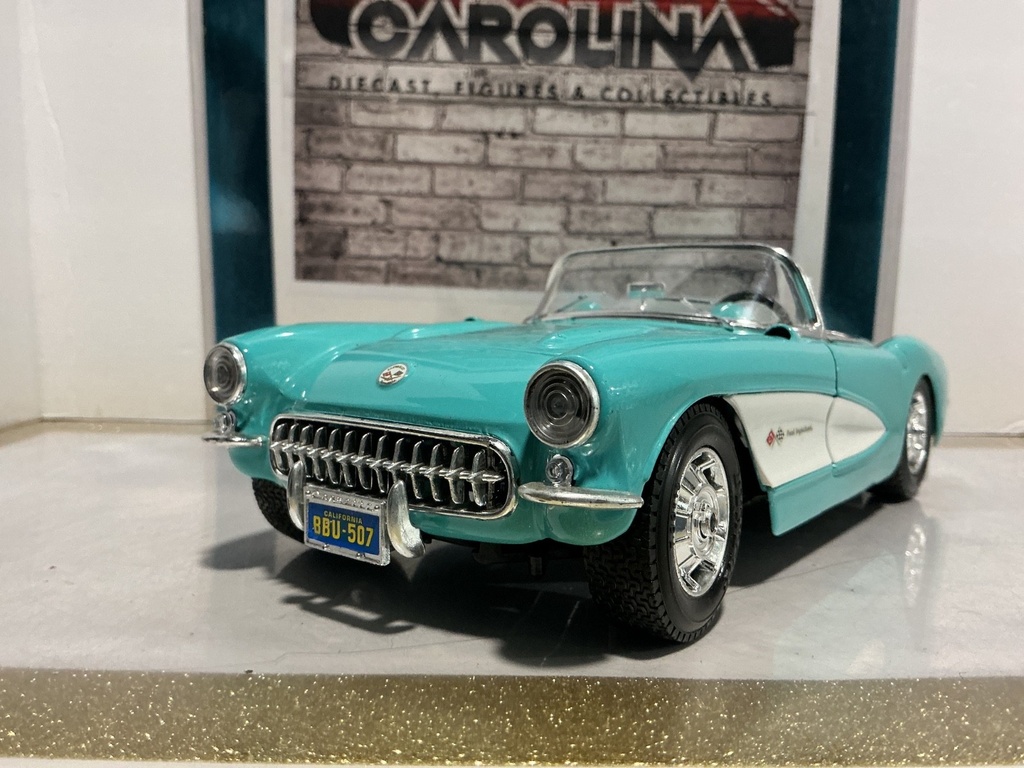 1:18 BURAGO - 1957 CORVETTE GREEN-WHITE ON CREAM [PAINT ISSUES] image