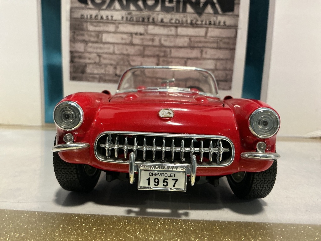 1:18 ROAD LEGENDS 1957 CORVETTE RED ON TAN image